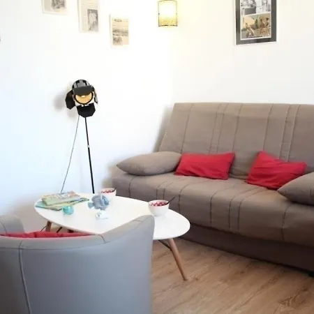 4 Personnes Montagnon. * Rochefort (Charente-Maritime)